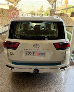 تۆیۆتا لاند کروزەر